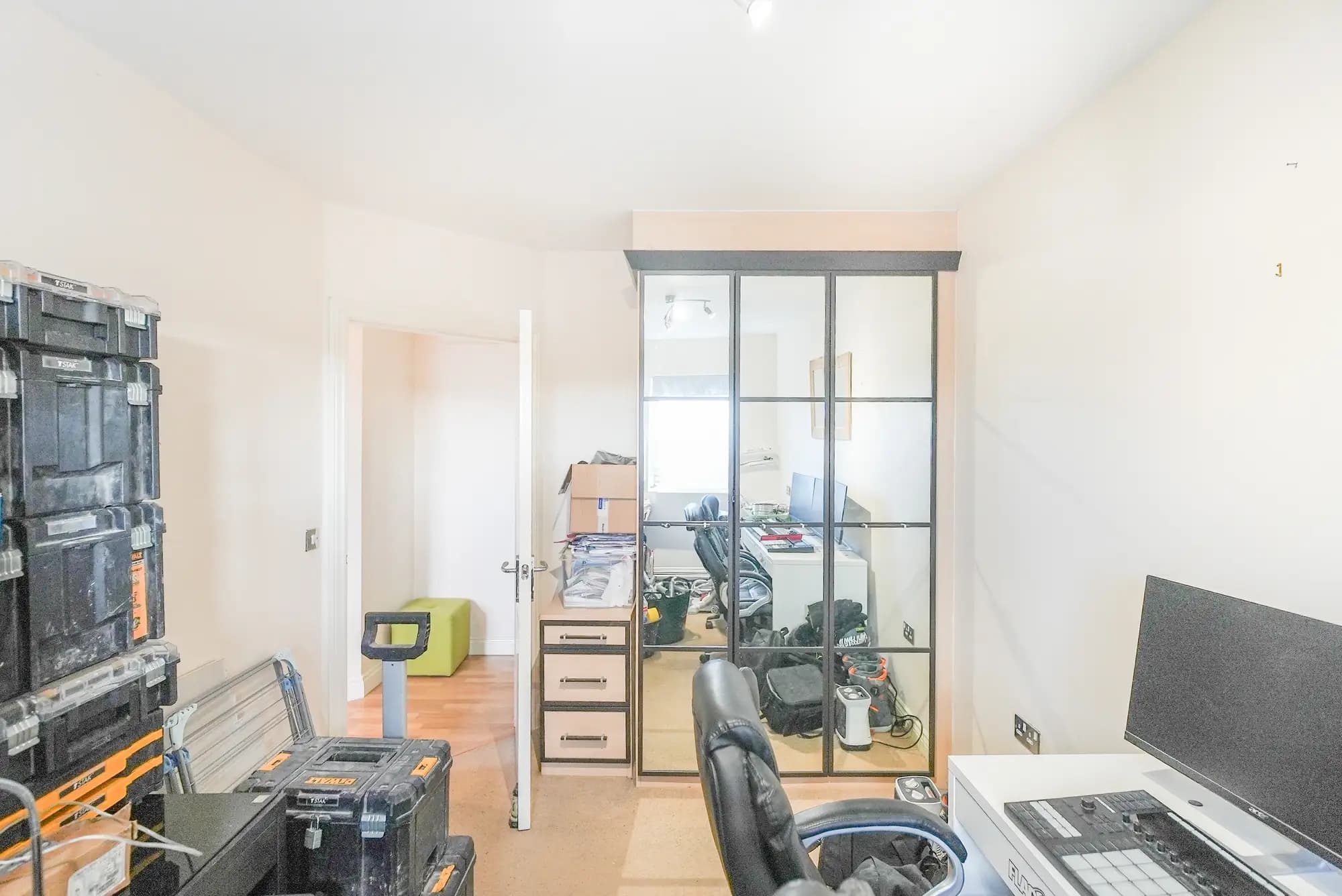 property photo 11 of 17