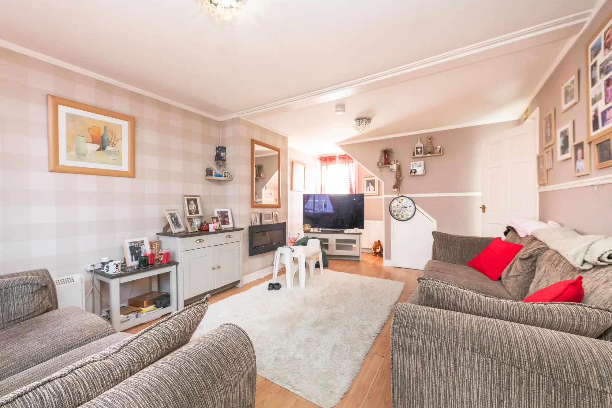 property photo 4 of 15