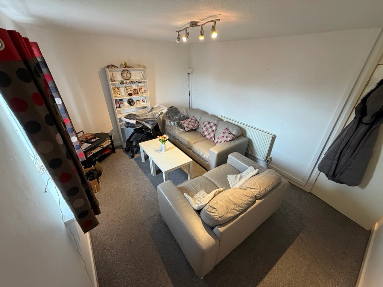 property photo 4 of 19