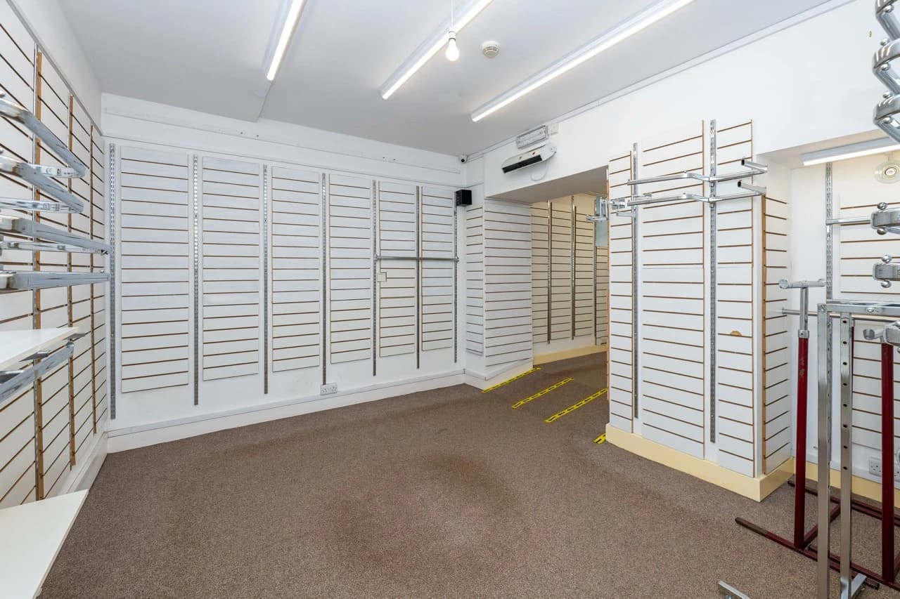 property photo 12 of 17