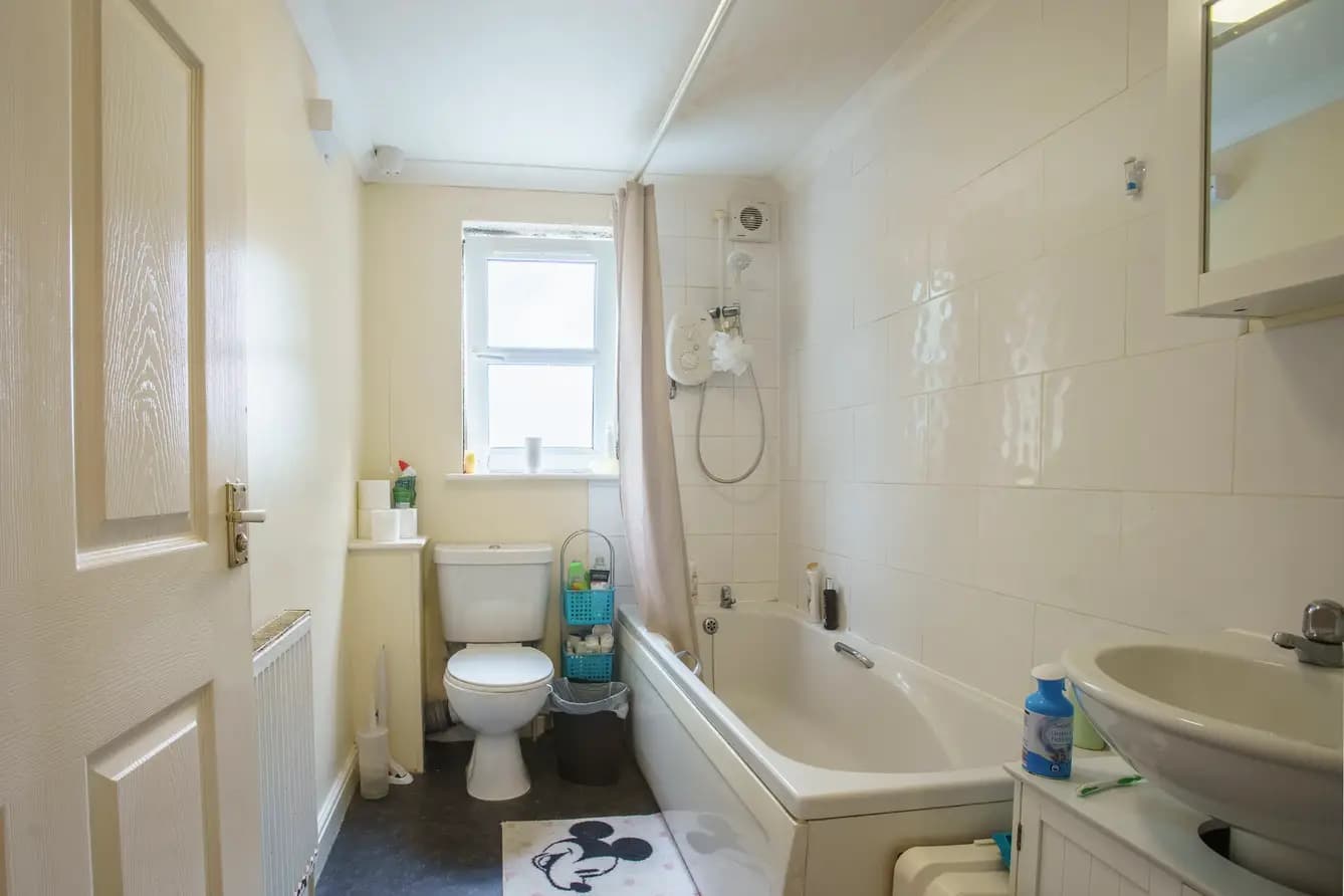 property photo 7 of 16