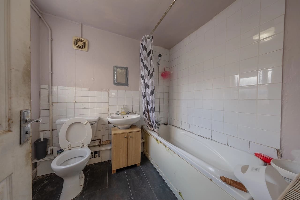 property photo 8 of 23