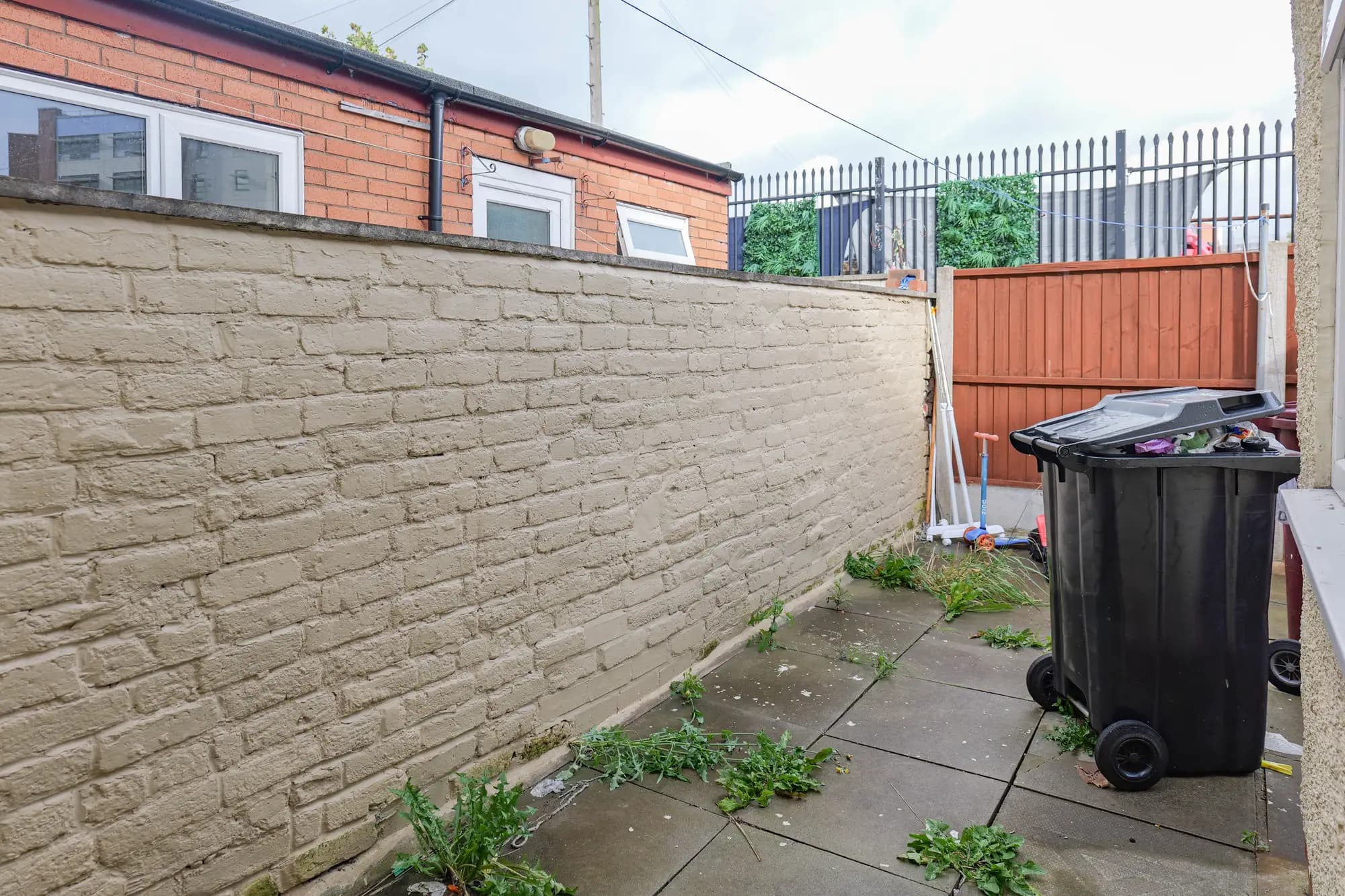 property photo 9 of 12