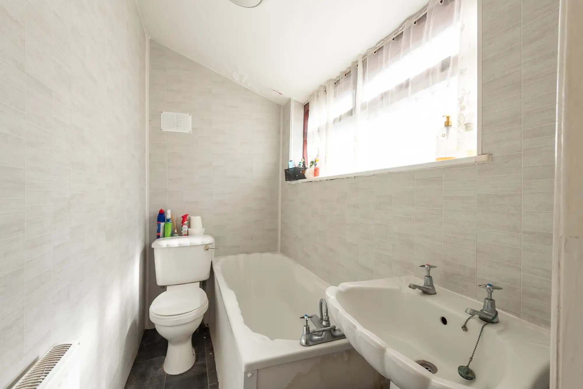 property photo 11 of 25