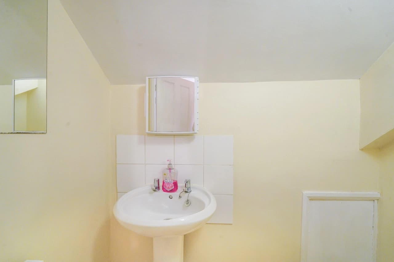 property photo 22 of 34