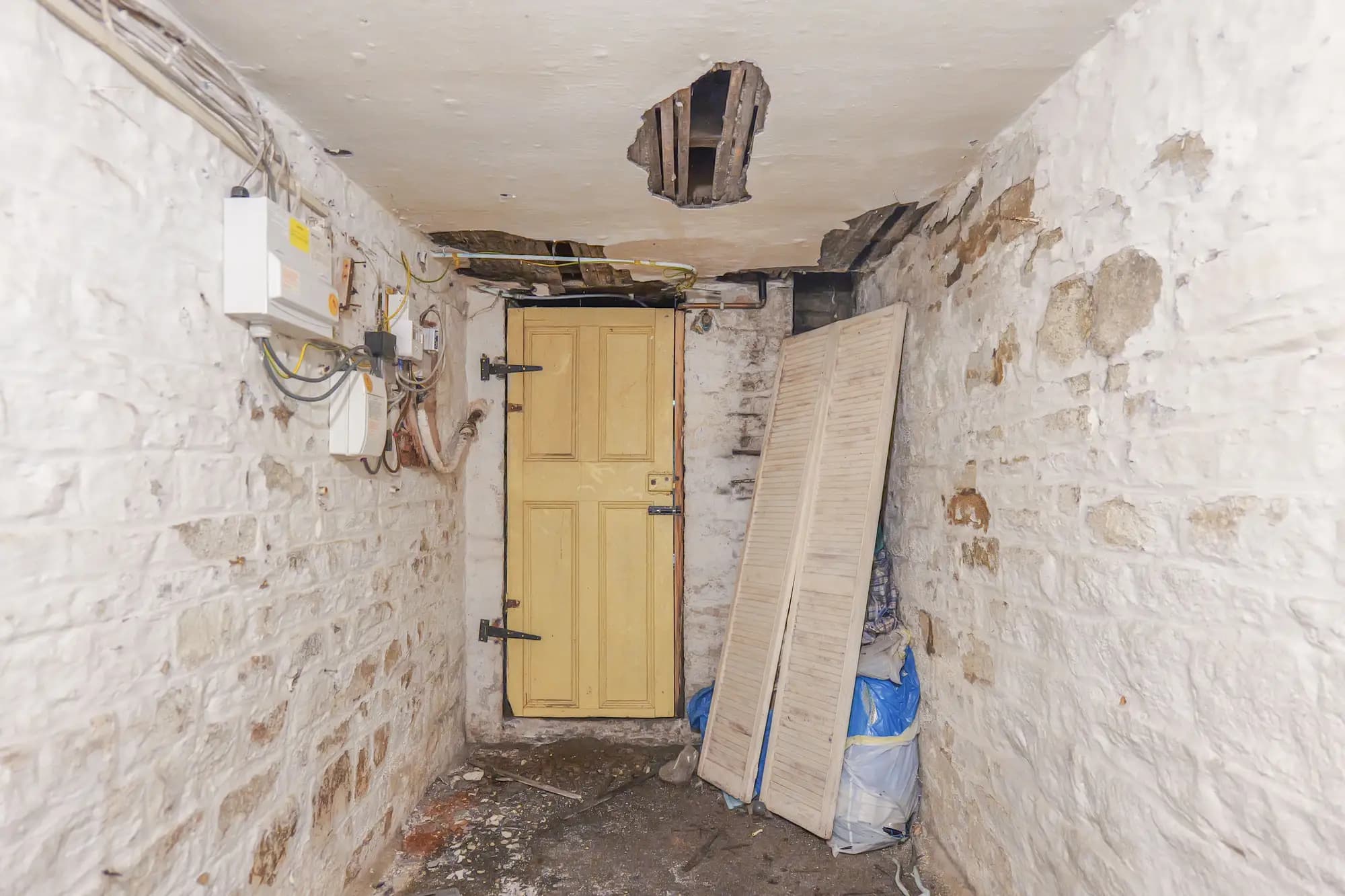 property photo 18 of 27