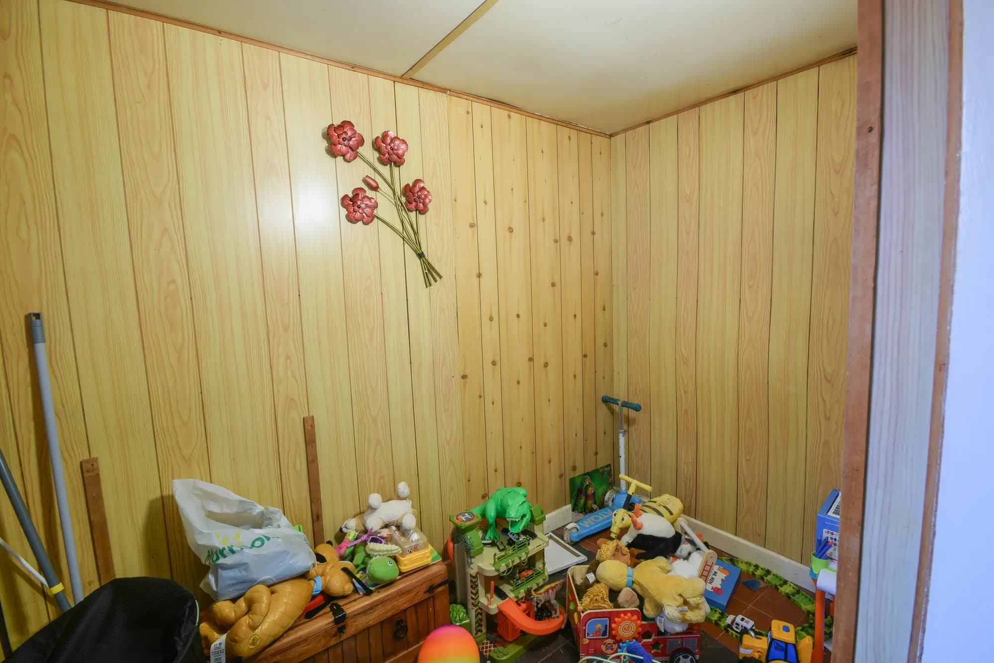 property photo 16 of 19