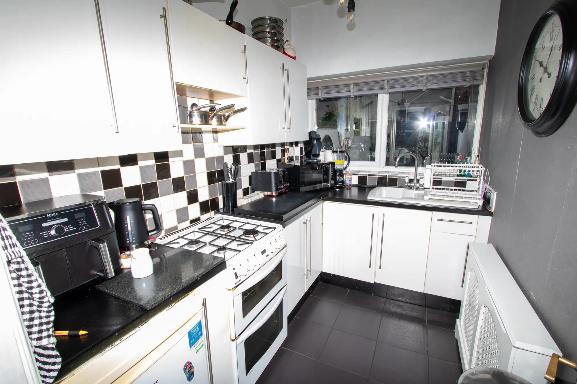 property photo 5 of 15