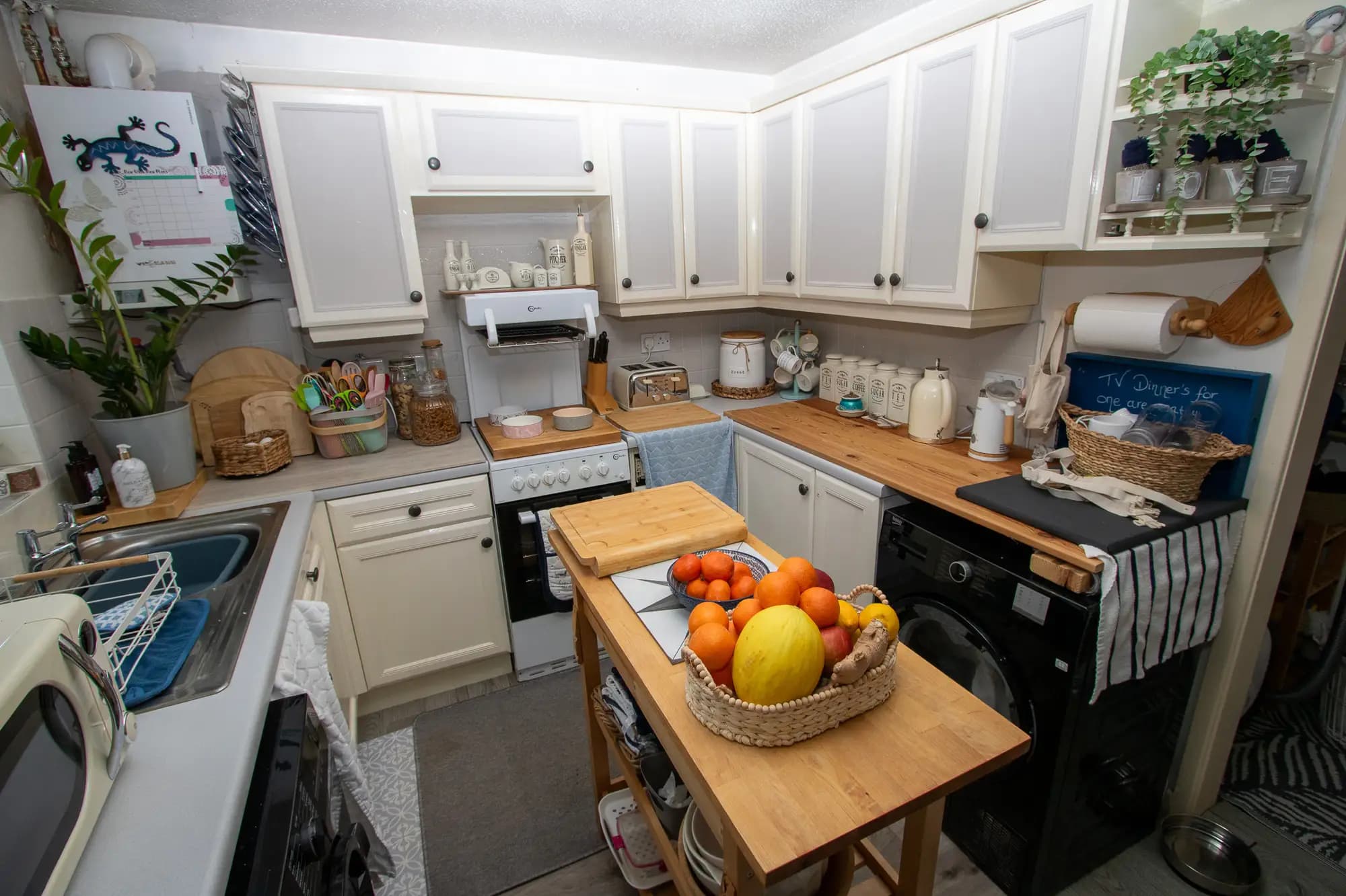 property photo 7 of 16