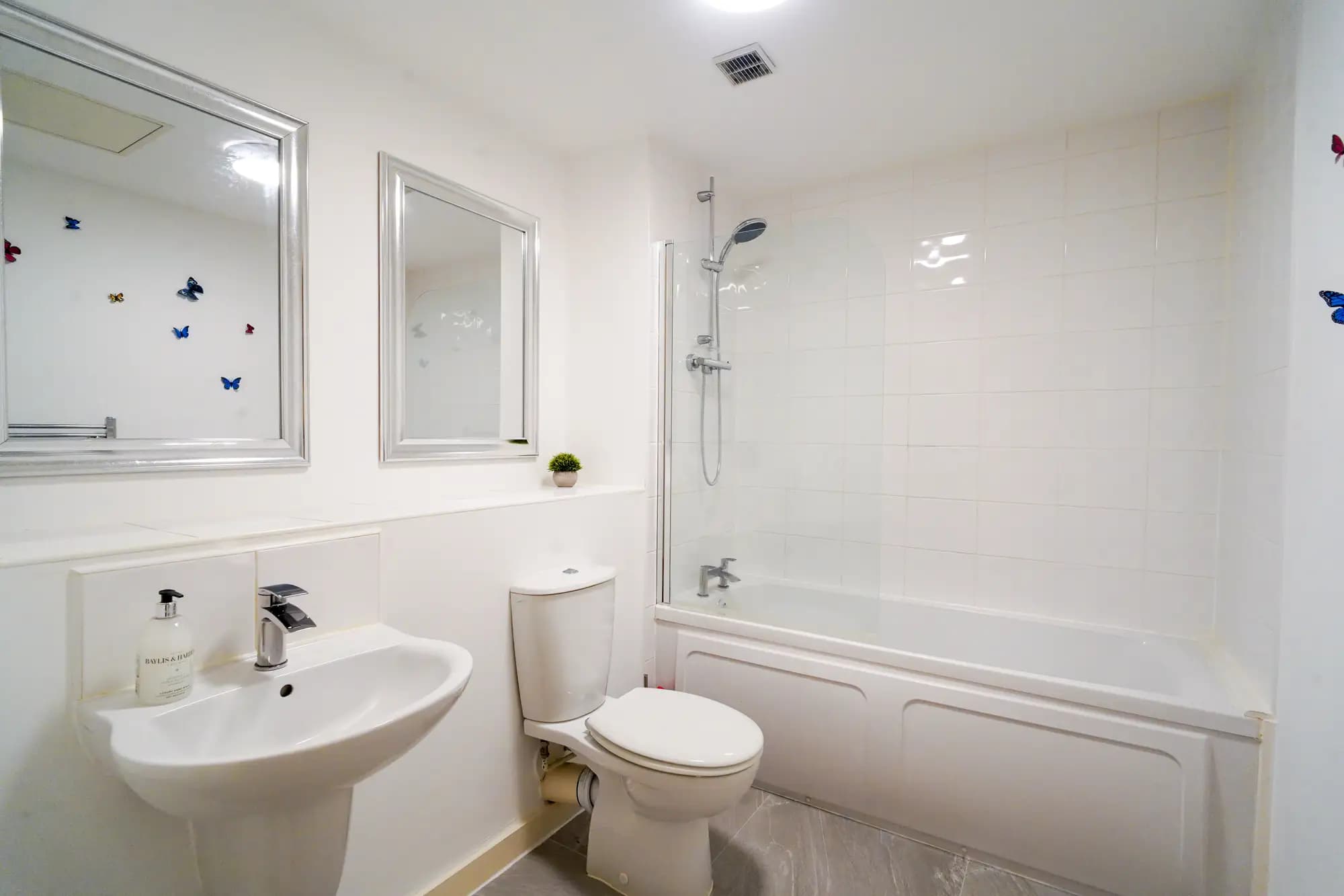 property photo 5 of 13