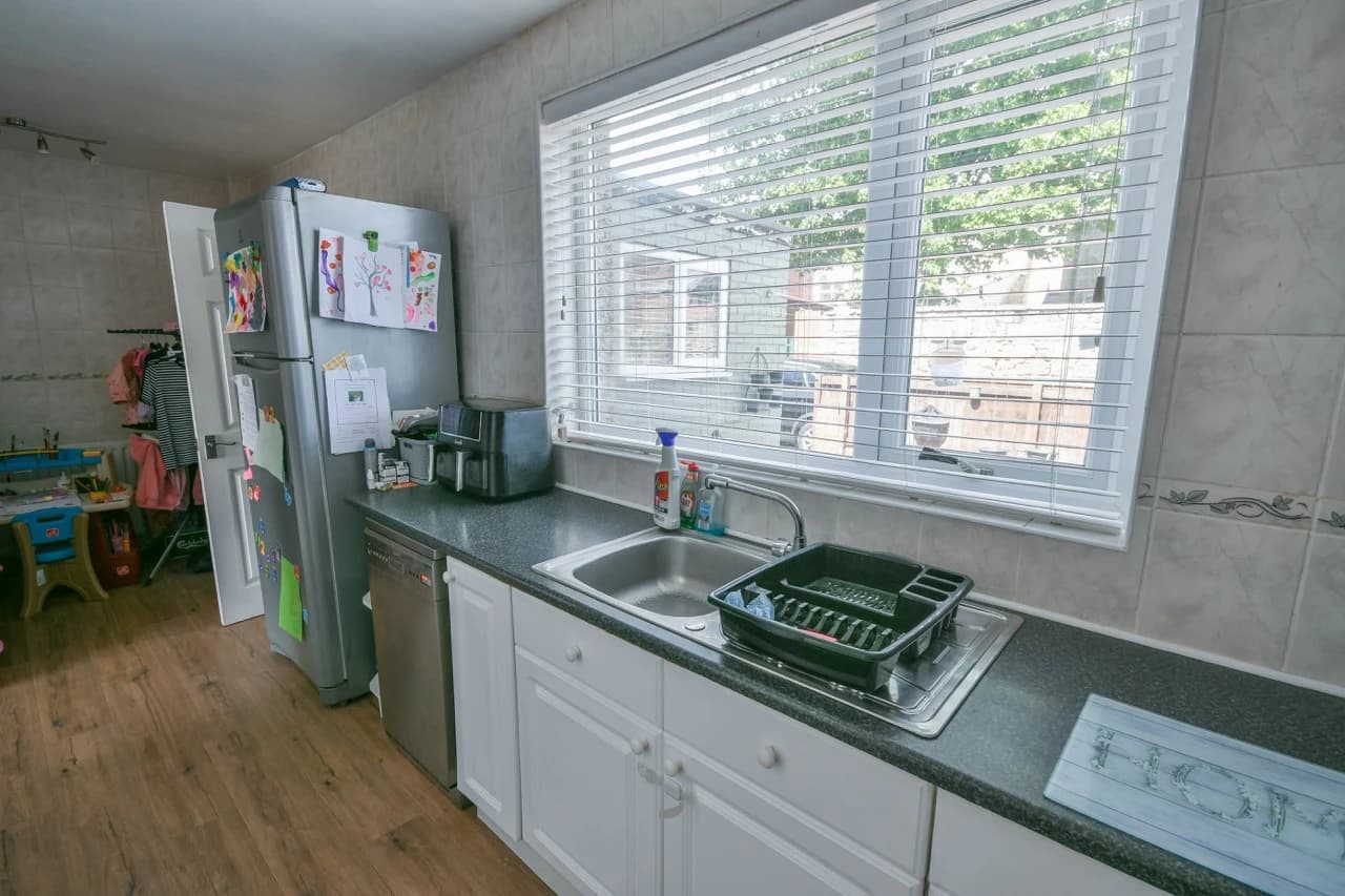 property photo 5 of 24
