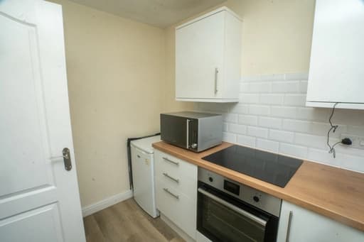 property photo 6 of 14