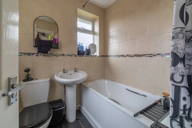 property photo 10 of 17