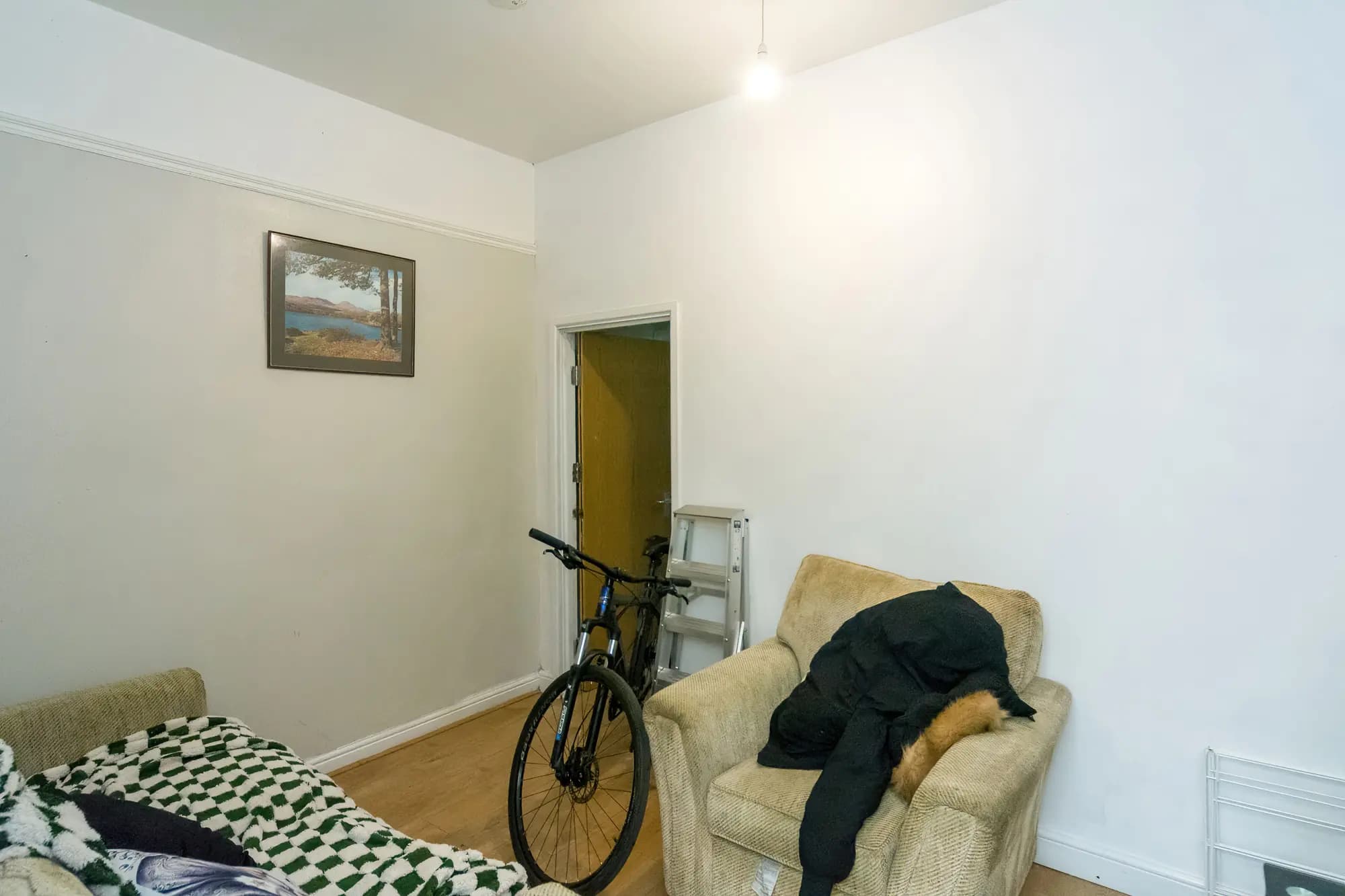 property photo 4 of 18