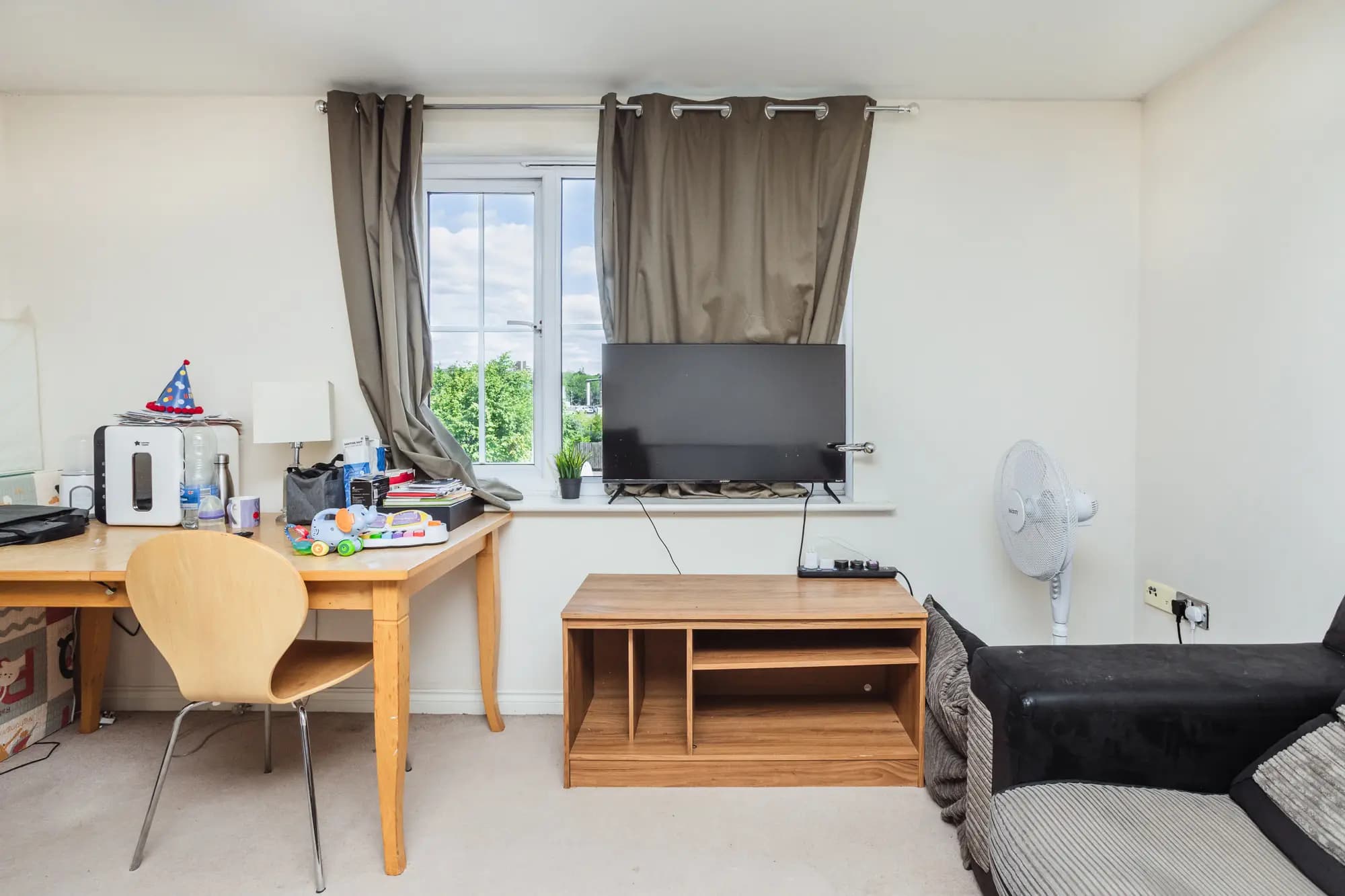 property photo 4 of 17