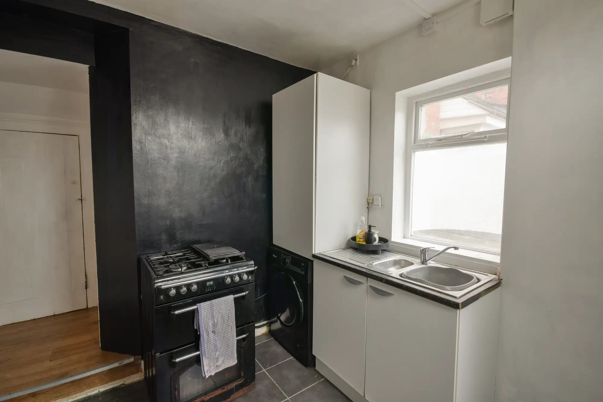 property photo 6 of 20