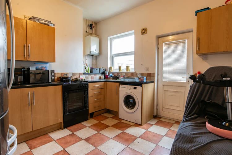 property photo 4 of 18