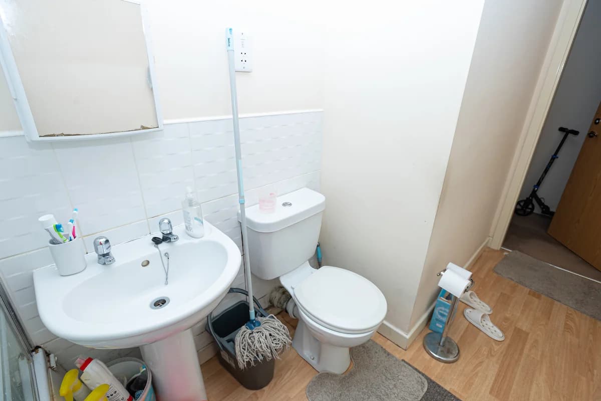 property photo 8 of 23