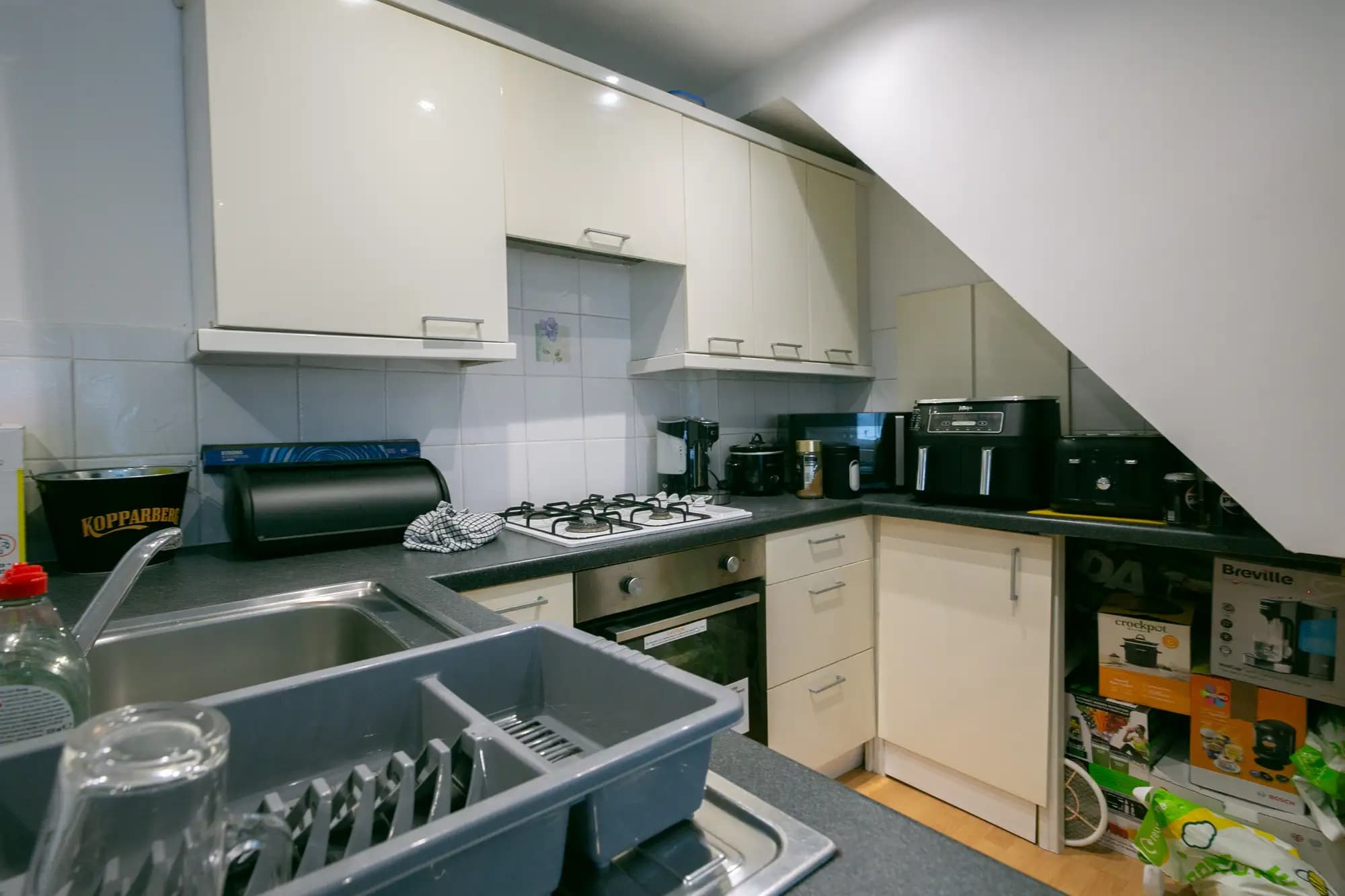 property photo 5 of 15