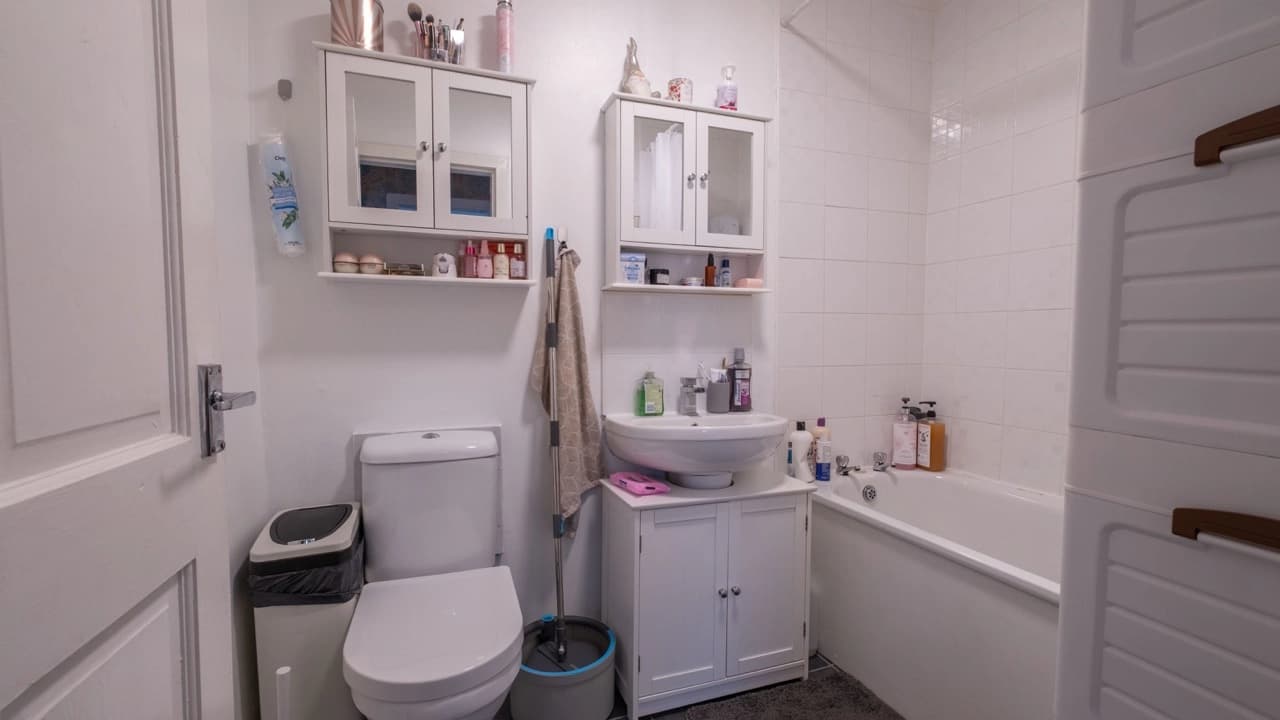 property photo 8 of 22