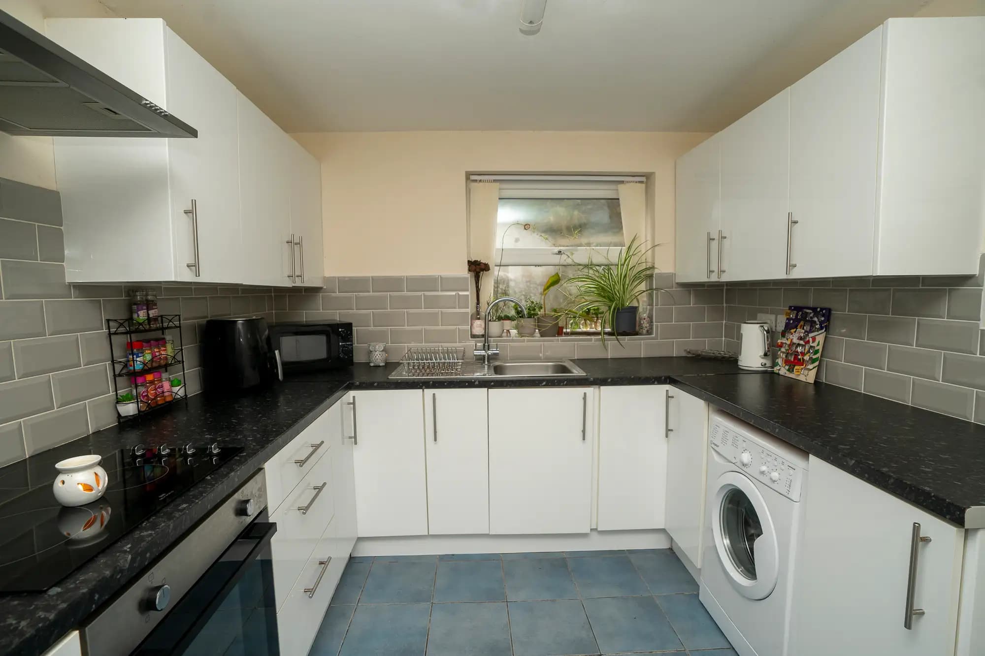 property photo 6 of 13