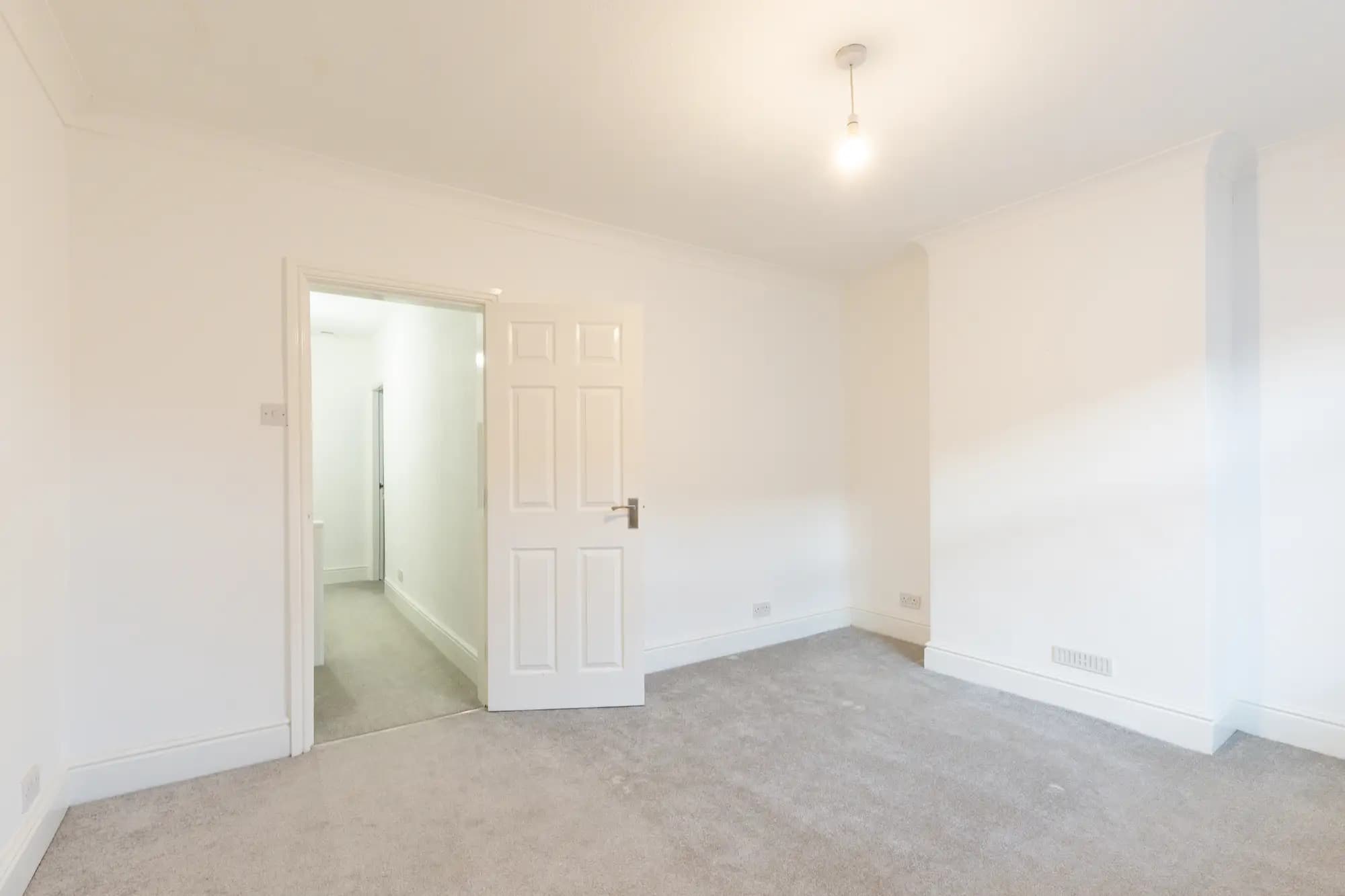 property photo 13 of 16