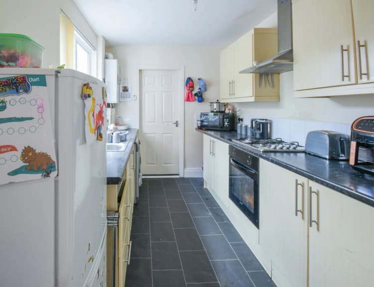 property photo 5 of 18