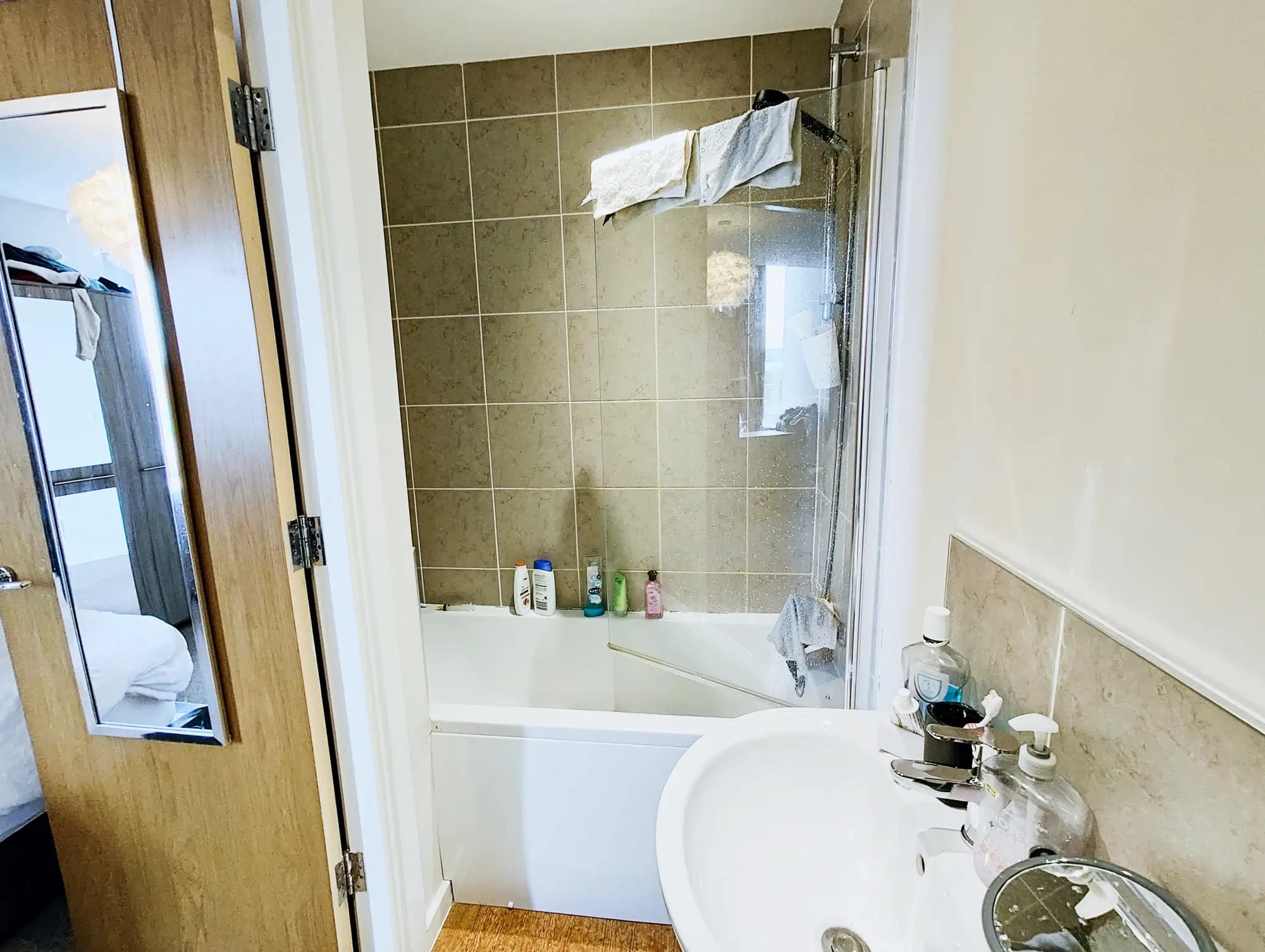 property photo 6 of 16