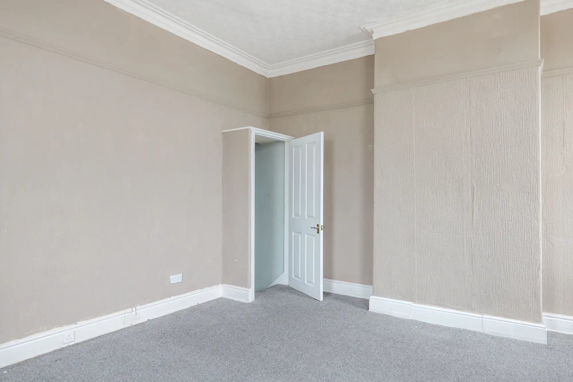 property photo 20 of 32