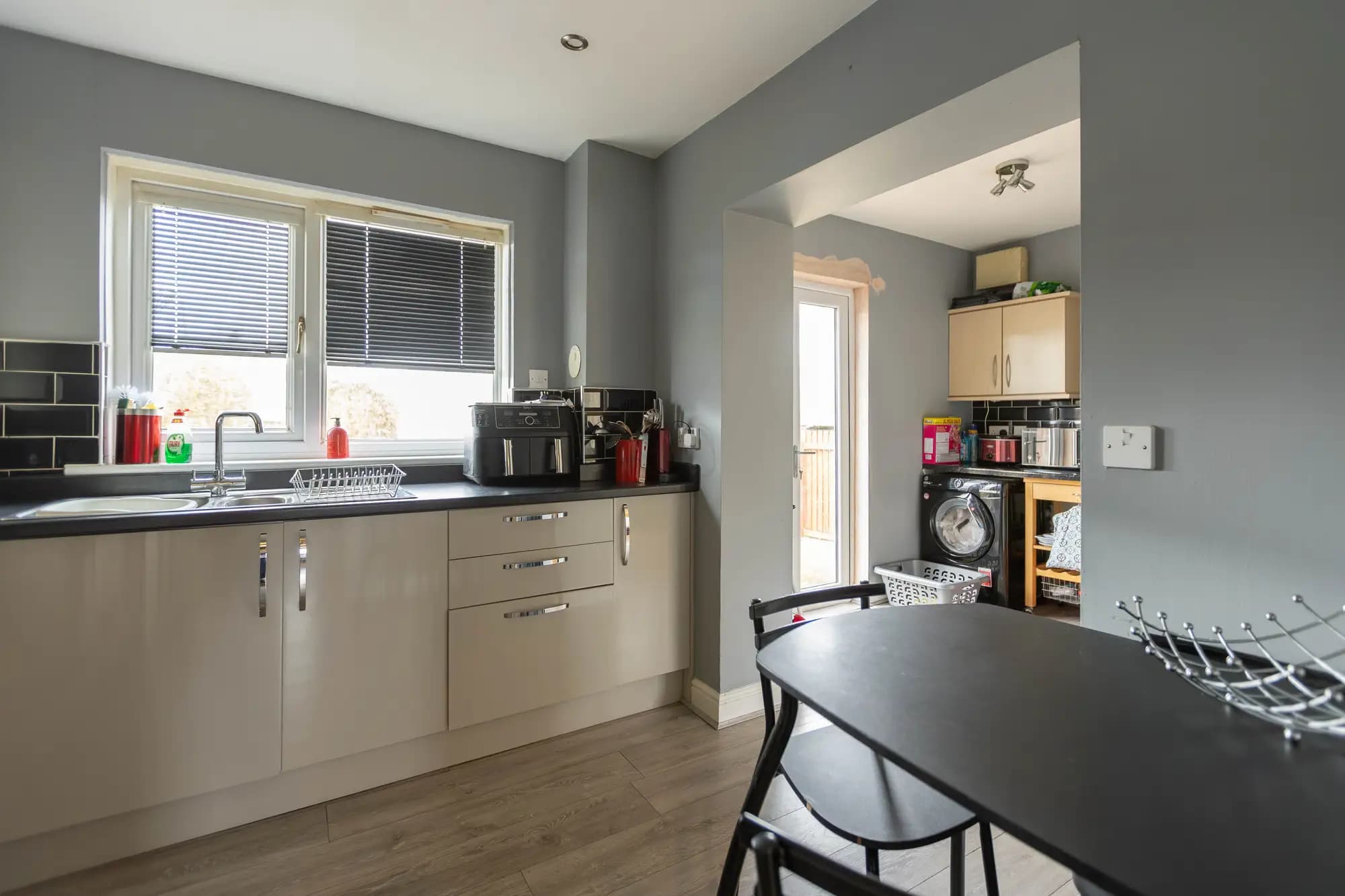 property photo 9 of 38