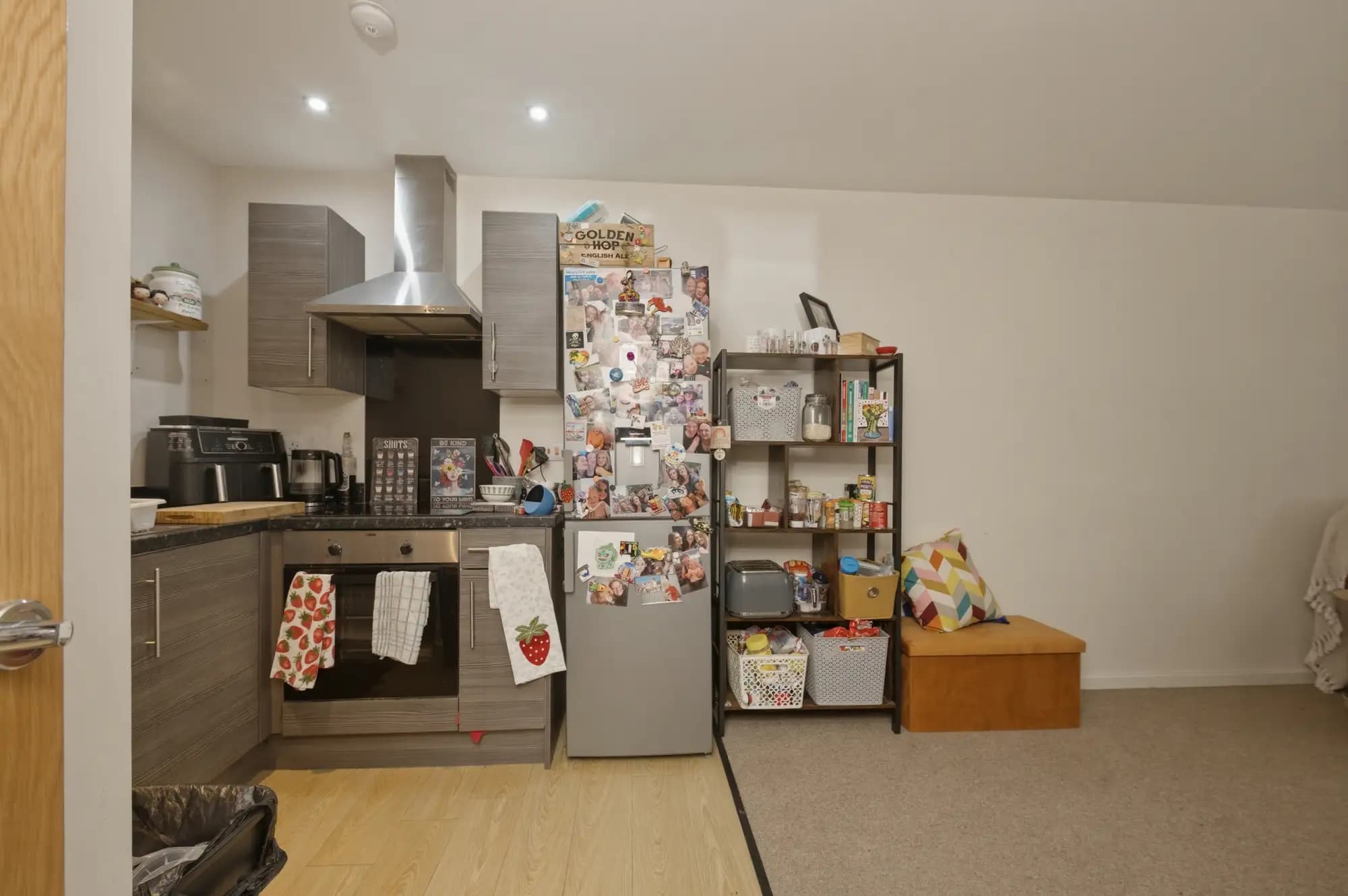 property photo 6 of 11