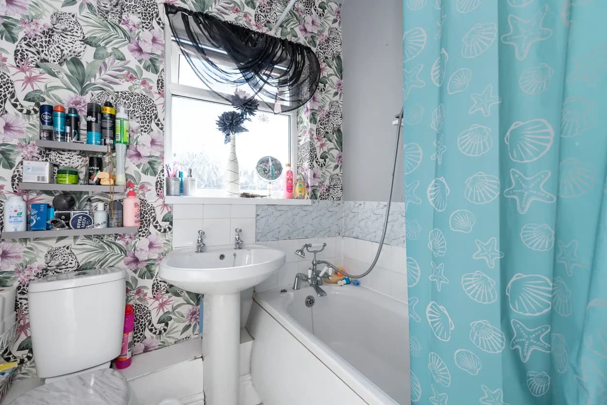 property photo 16 of 28