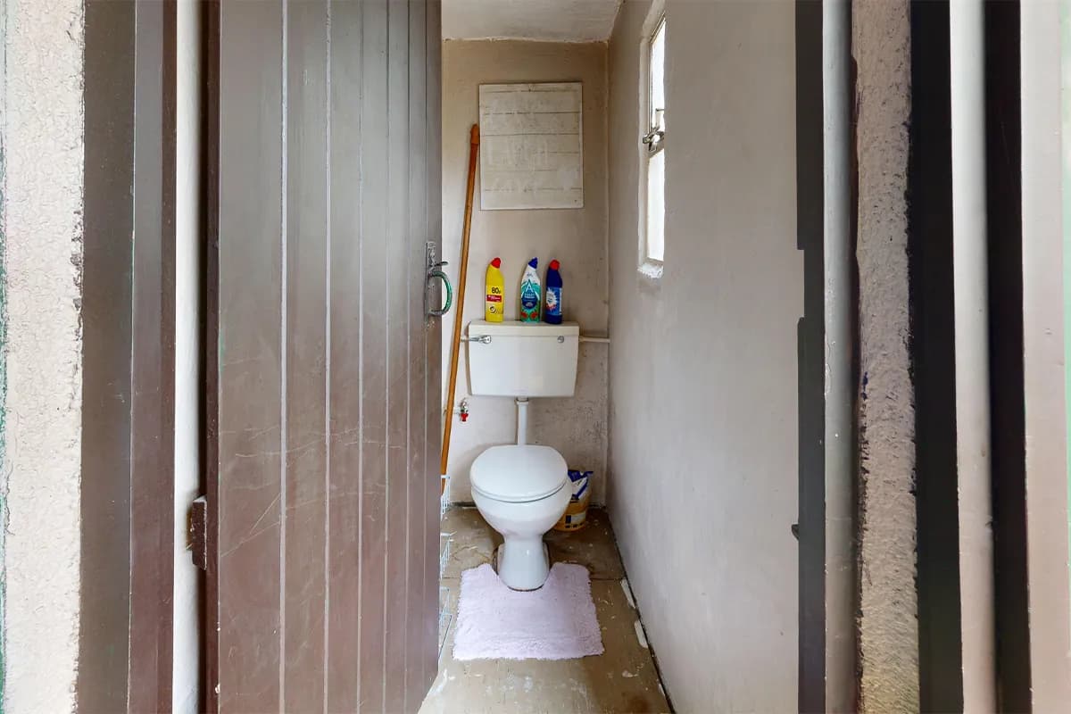 property photo 11 of 35