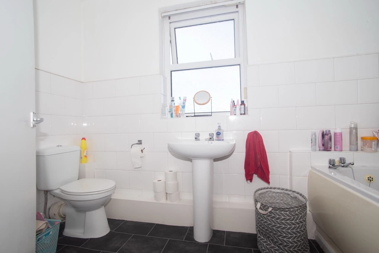 property photo 8 of 15