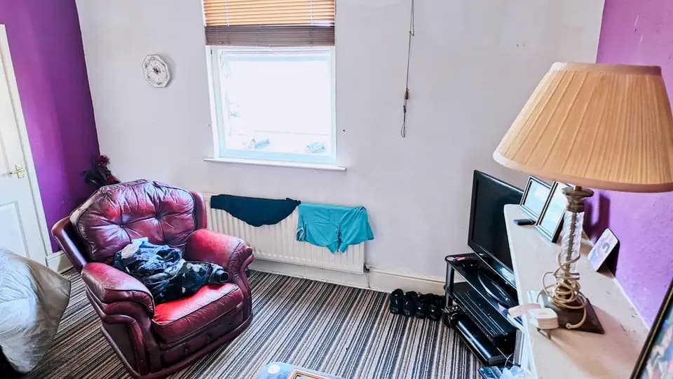 property photo 3 of 9
