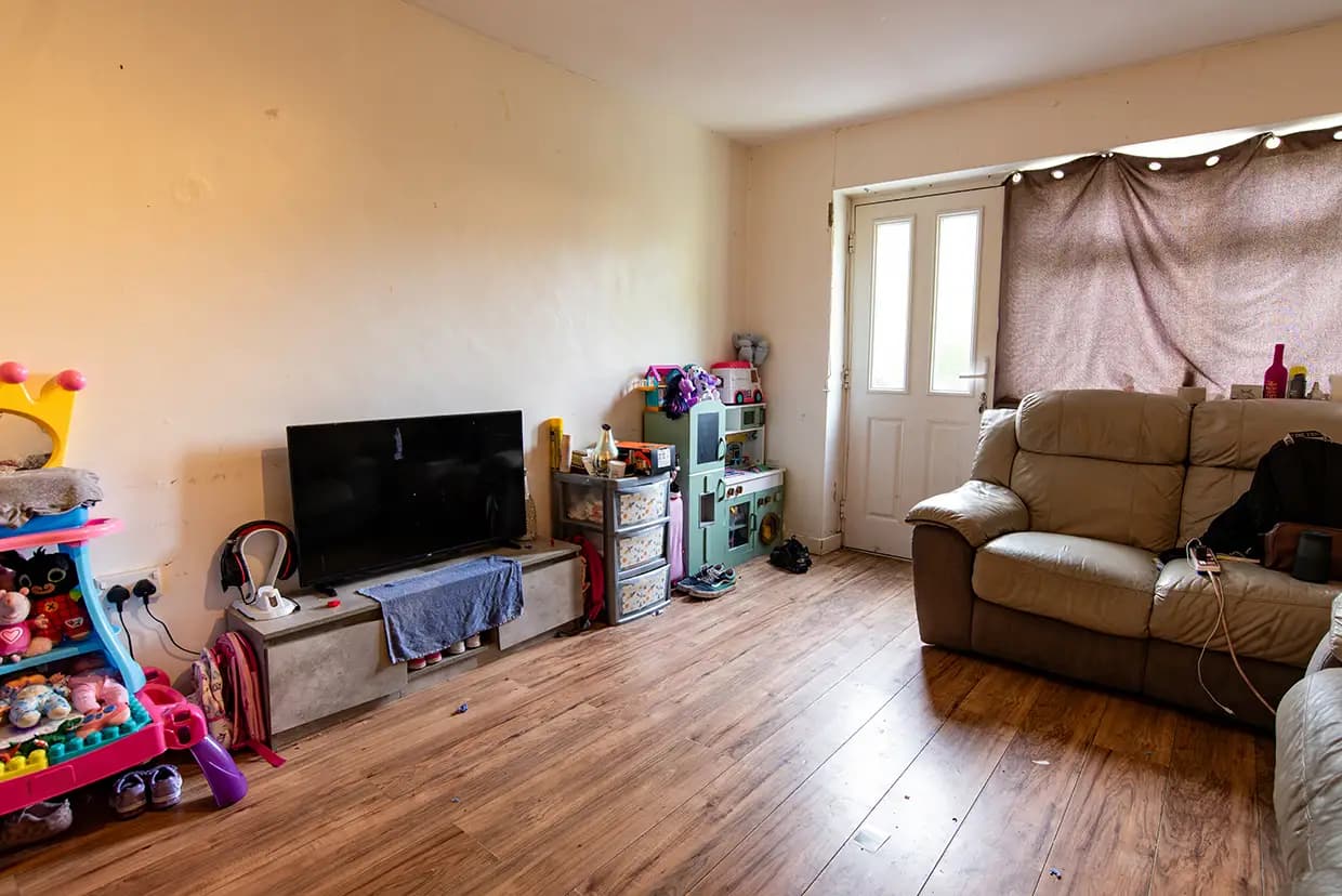 property photo 4 of 19