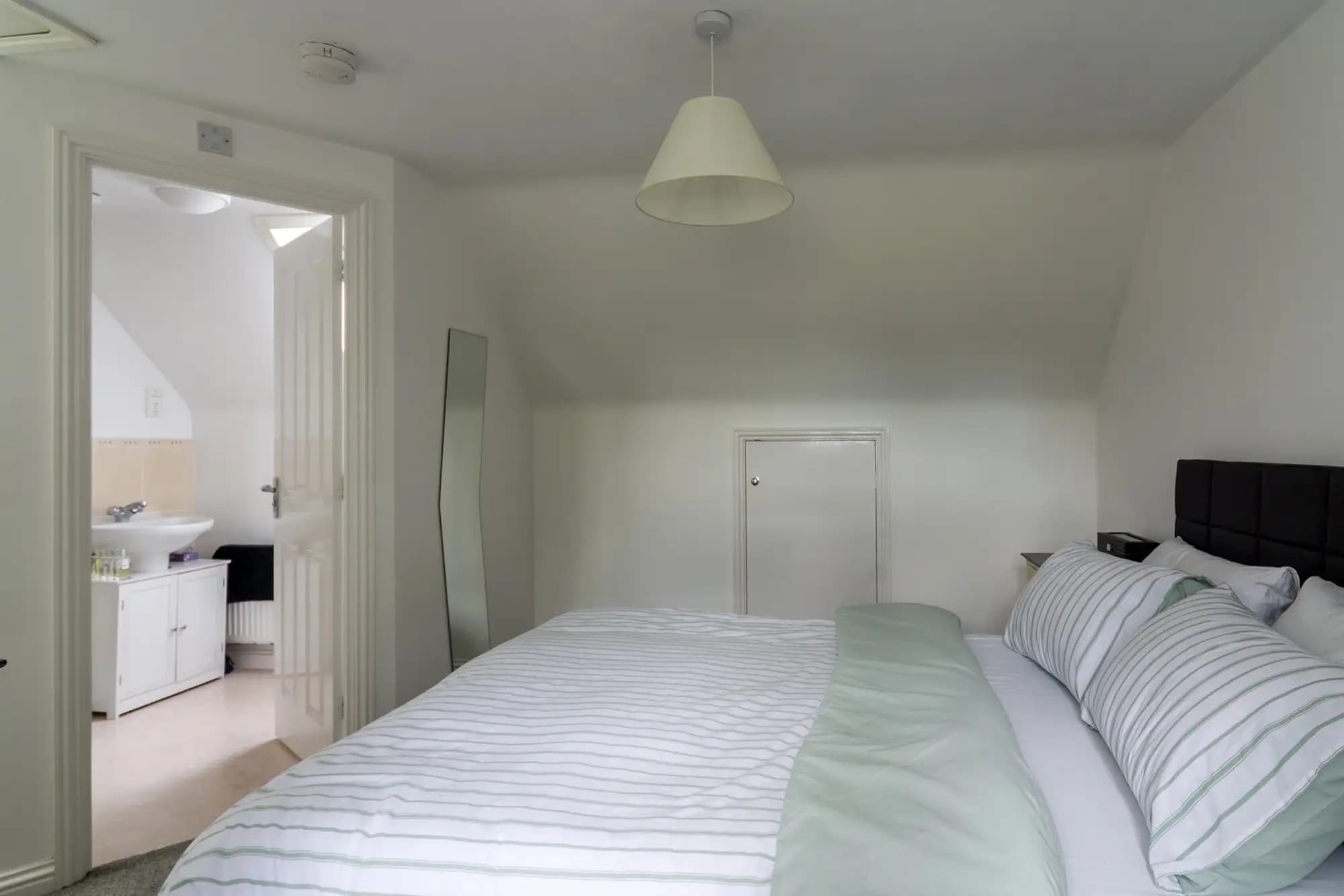 property photo 18 of 38