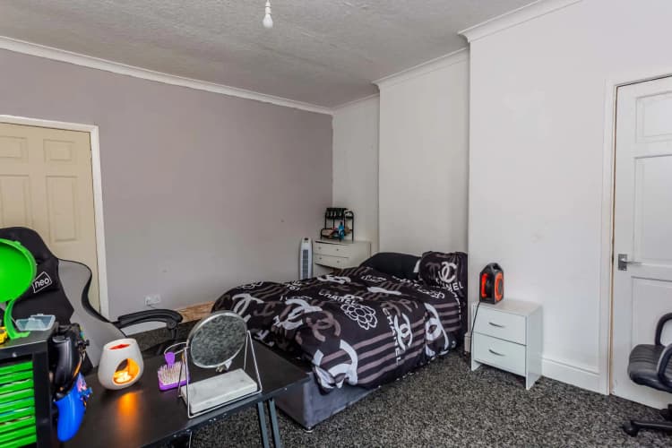 property photo 10 of 17