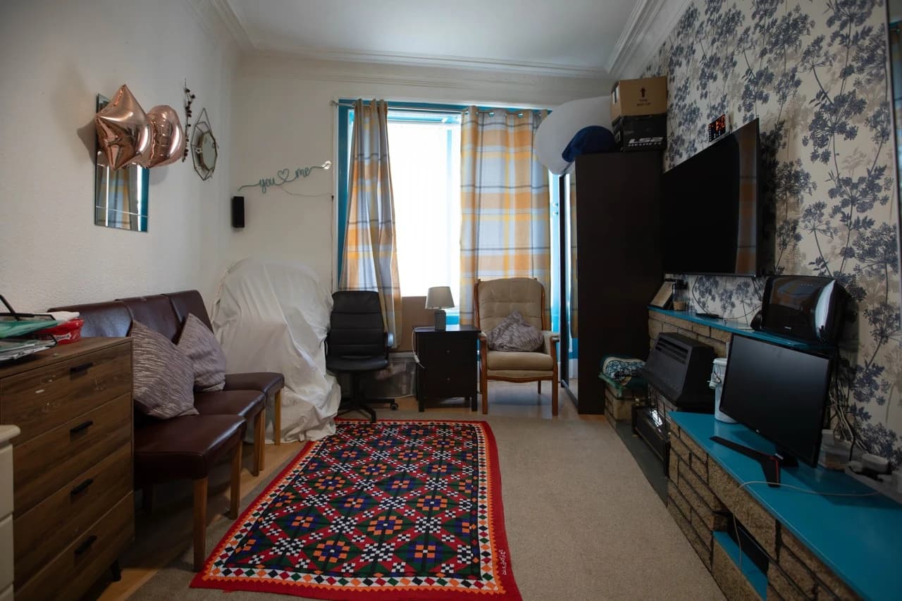 property photo 4 of 17