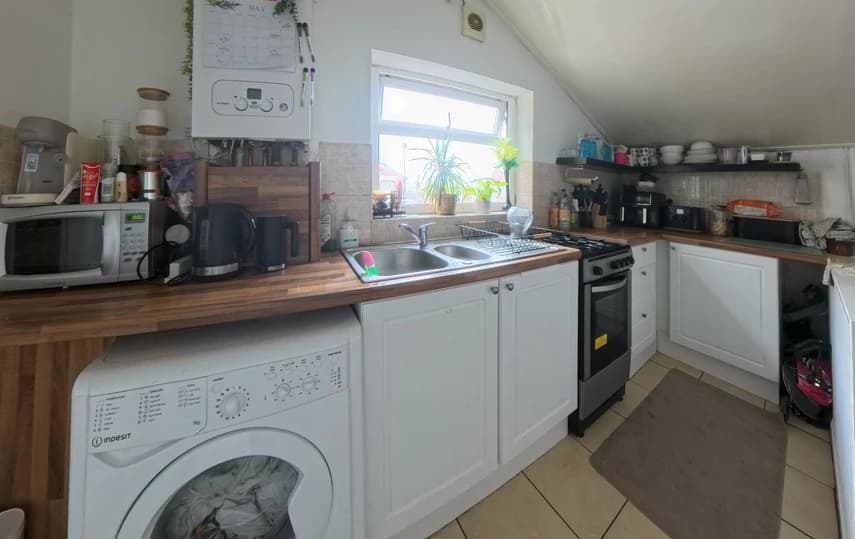 property photo 4 of 17