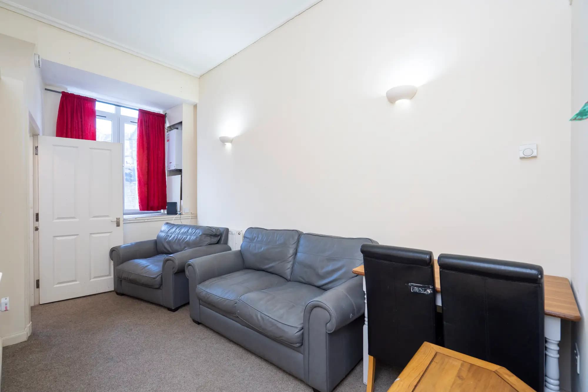 property photo 4 of 18