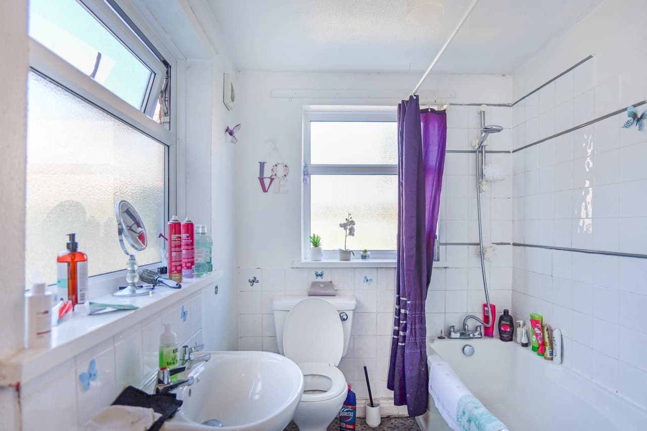 property photo 5 of 16