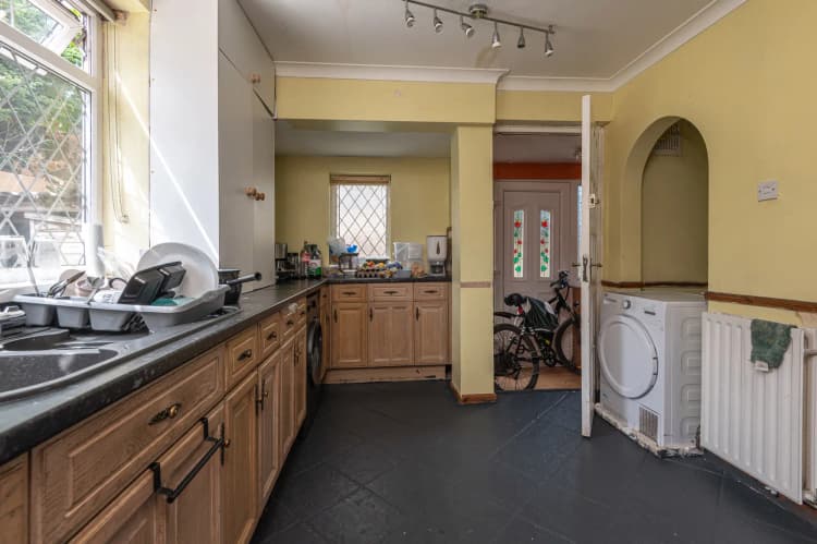 property photo 5 of 18