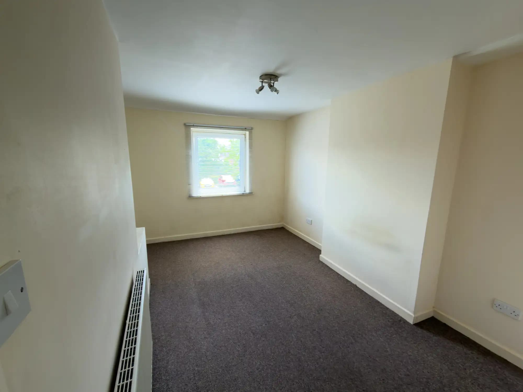 property photo 12 of 17