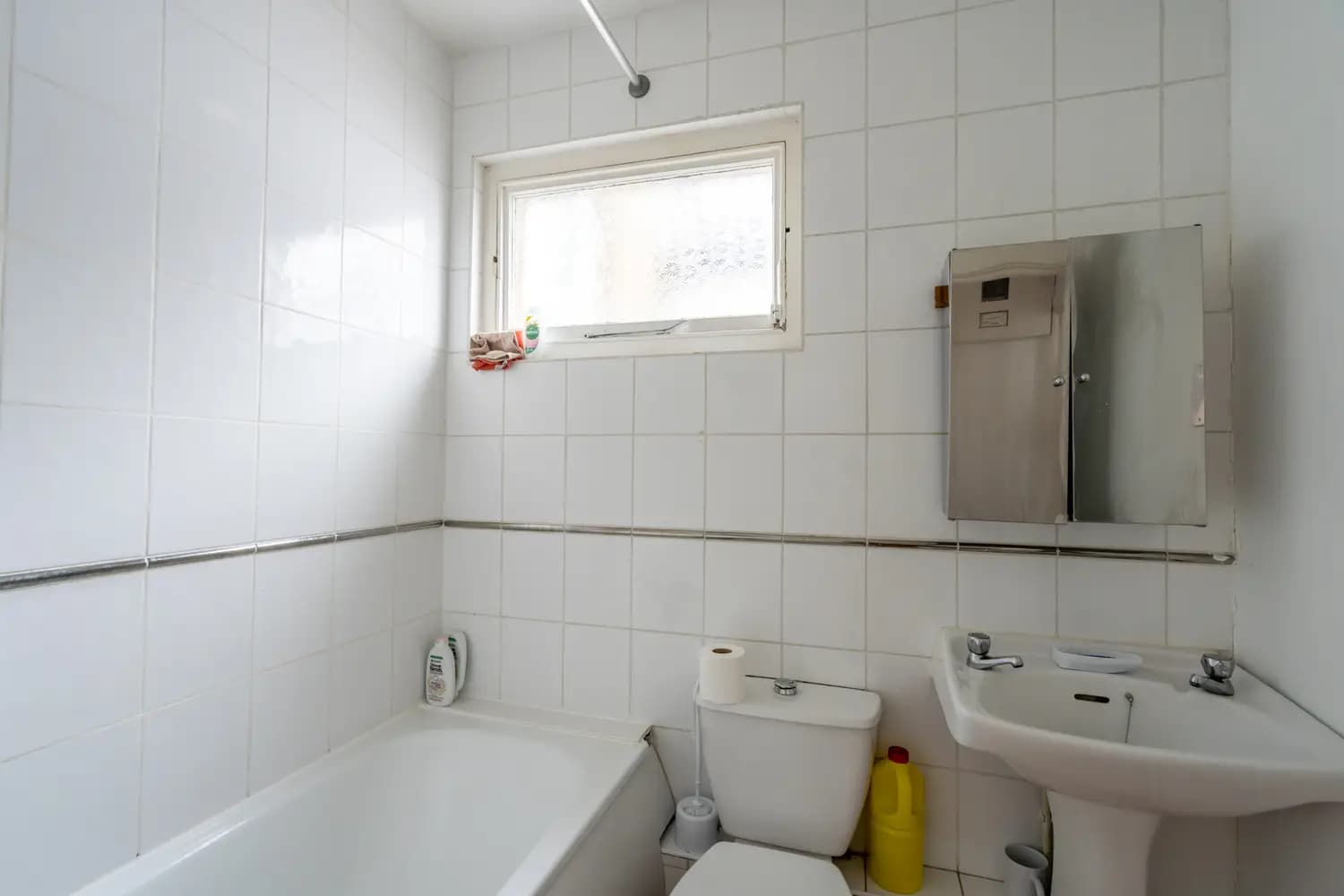 property photo 5 of 10