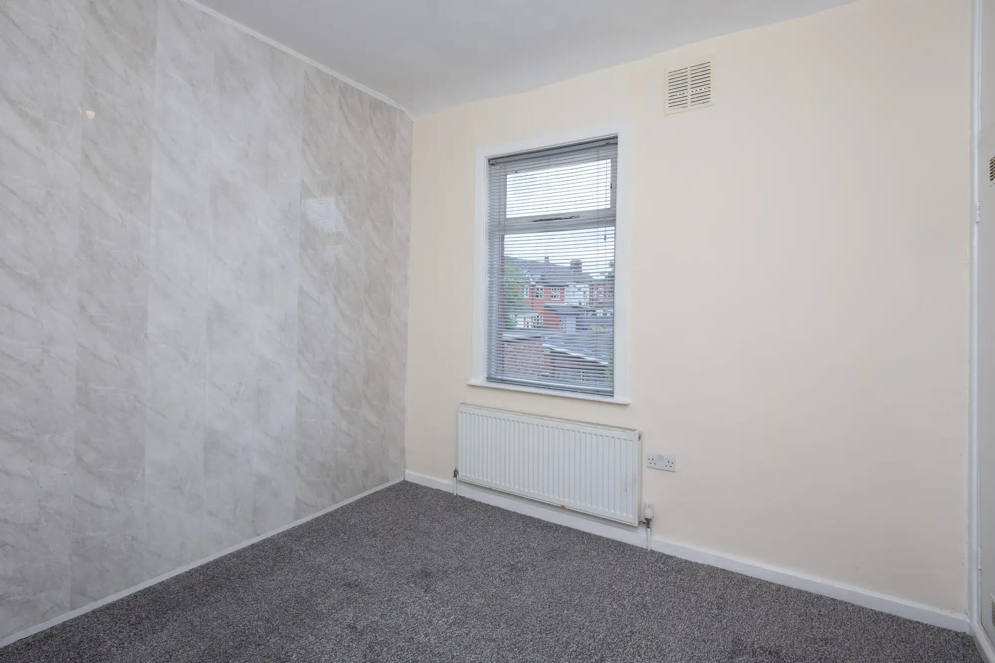 property photo 18 of 34