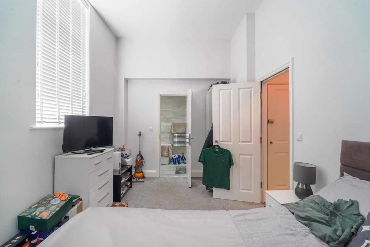 property photo 9 of 13