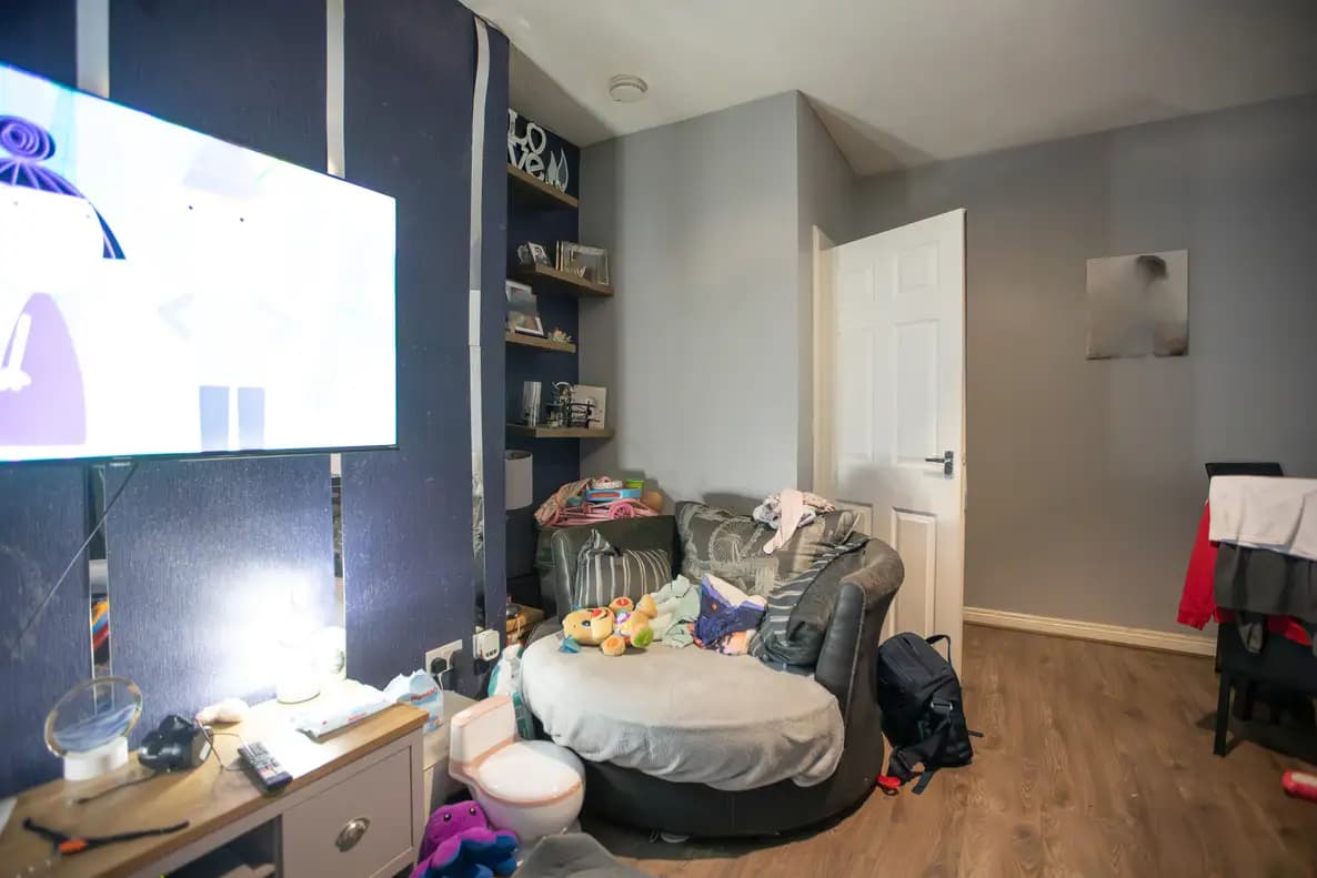 property photo 6 of 28