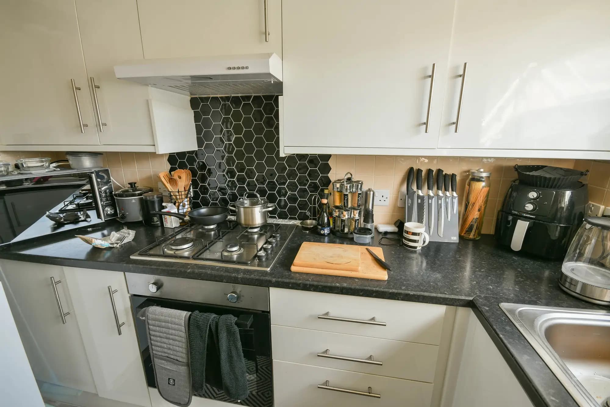property photo 6 of 15