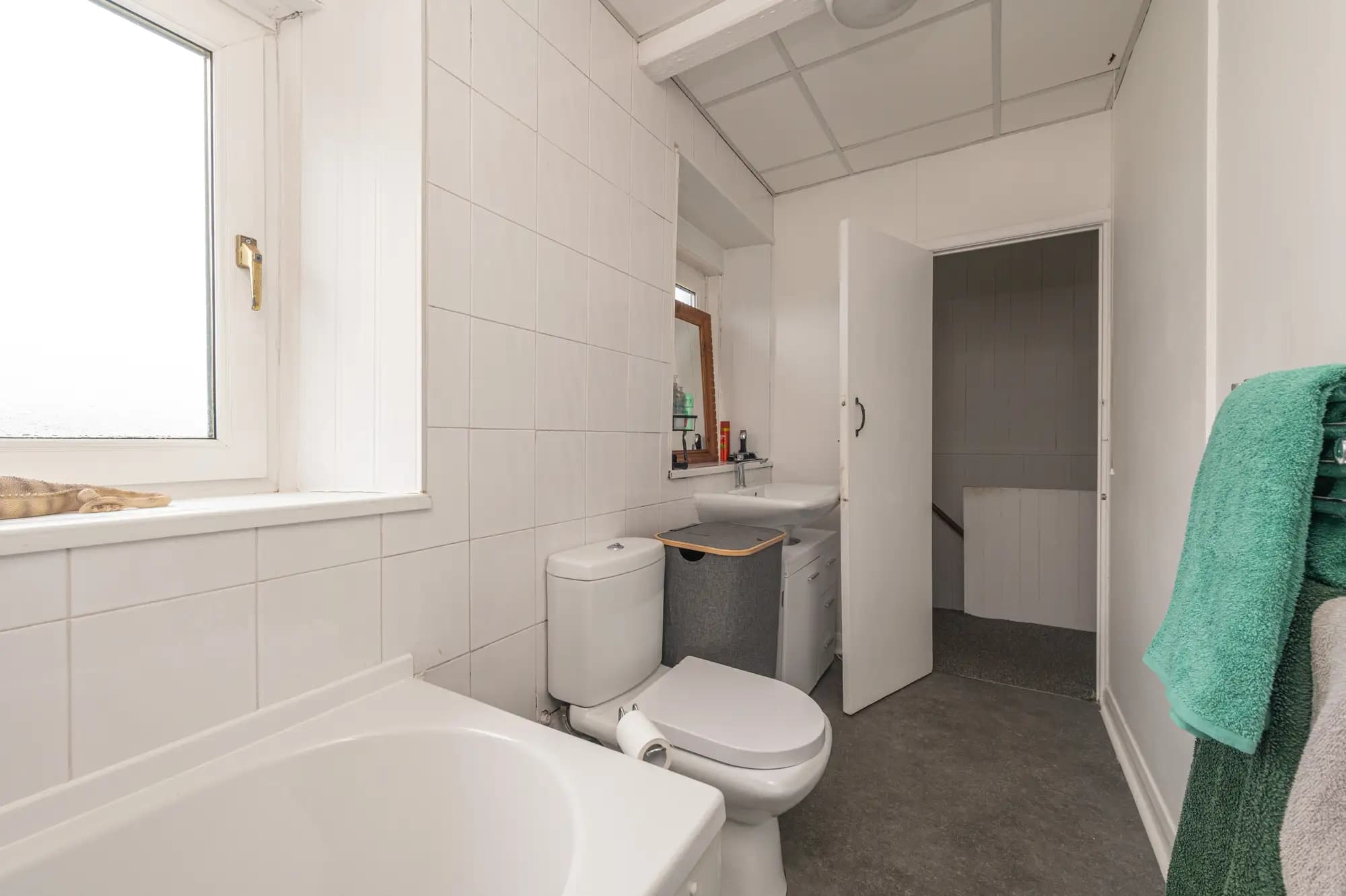 property photo 9 of 17